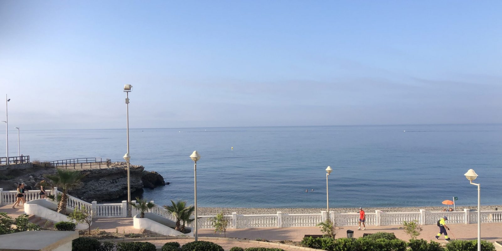 Vanaf het balkon op het zuiden vol zicht op de zee!